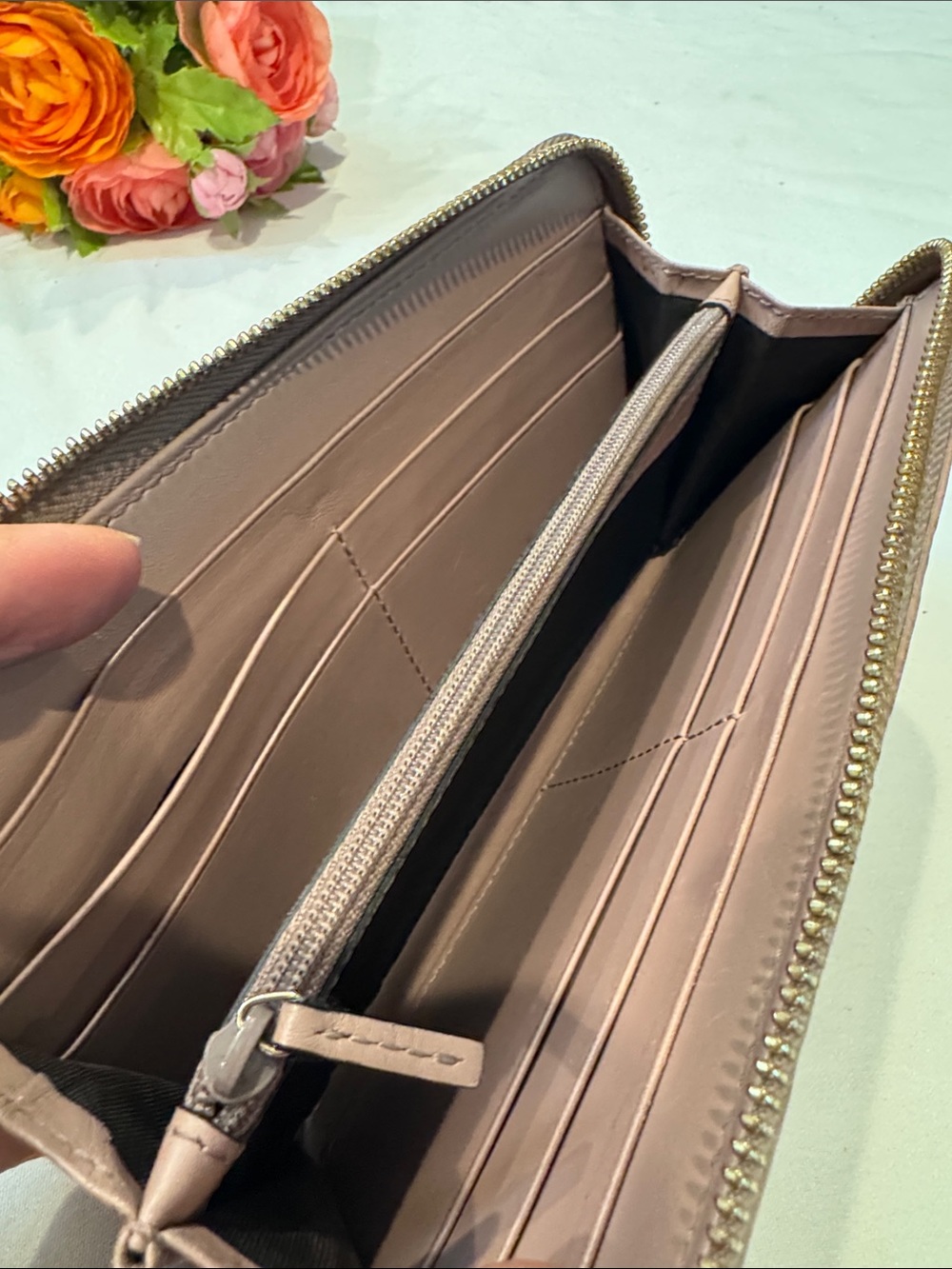 Authentic Gucci Blush Pink Guccisima Zip Wallet - Picture 6 of 11